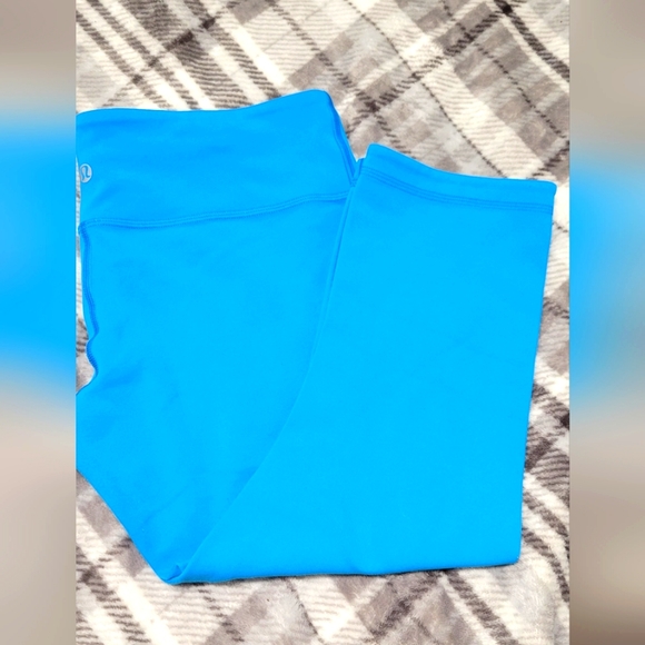 Like new Lululemon wunder under Crop reversible - Picture 3 of 9